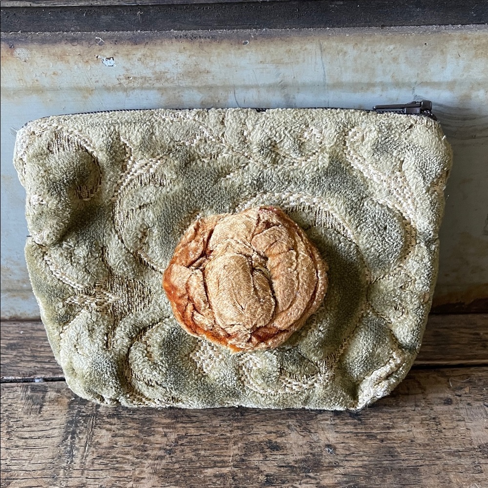 💚SOLD💚Vintage Magnolia Pearl Textured Green and Orange velvet flower coin purse~